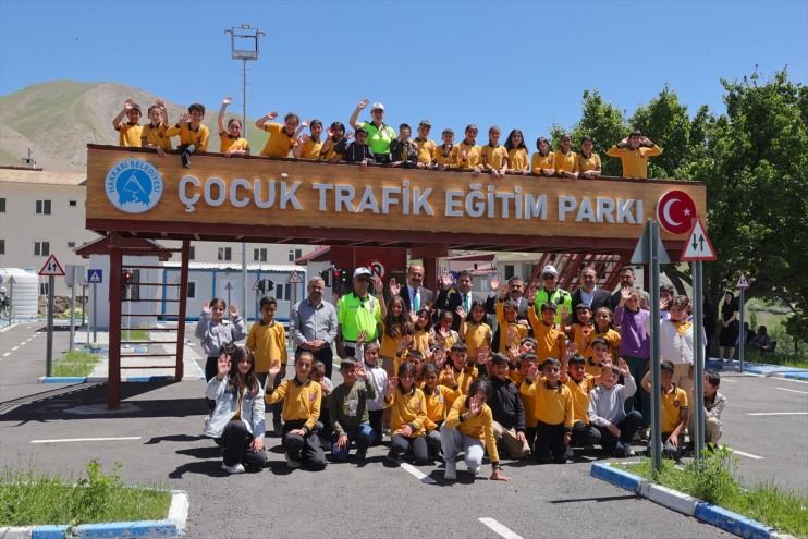 go-kart çocuklara Hakkarili trafik araçlarıyla eğitimi 21