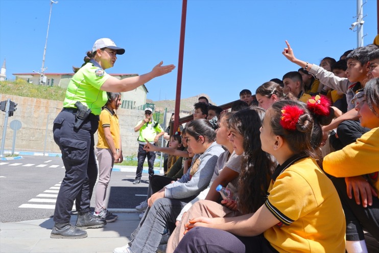 go-kart araçlarıyla çocuklara eğitimi trafik Hakkarili 4