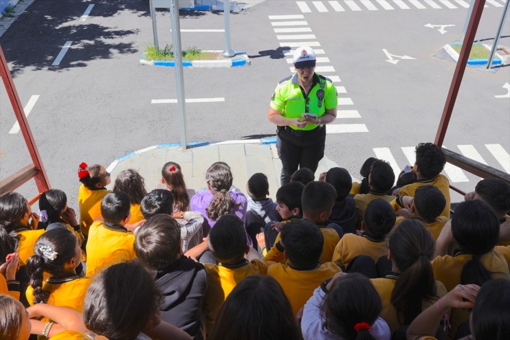 çocuklara trafik go-kart eğitimi araçlarıyla Hakkarili 5