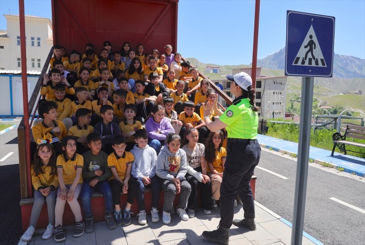 araçlarıyla eğitimi go-kart Hakkarili çocuklara trafik 6