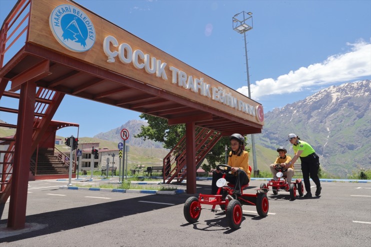 trafik go-kart Hakkarili araçlarıyla çocuklara eğitimi 7