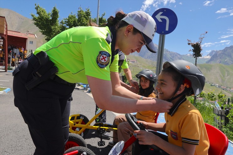 çocuklara go-kart trafik araçlarıyla eğitimi Hakkarili 8
