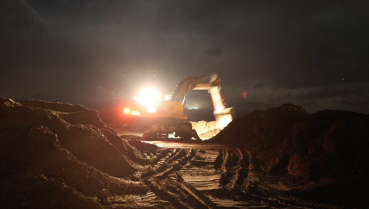 Iğdır'da etkili olan sağanak, ulaşımda aksamalara neden oldu