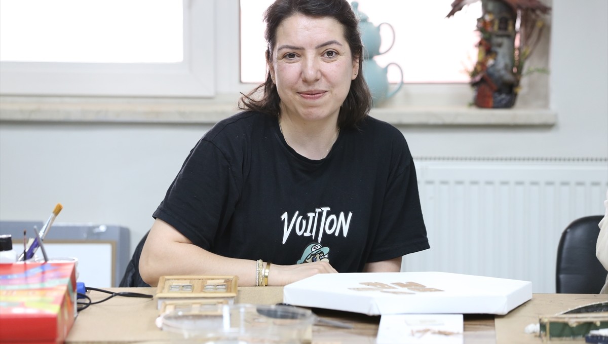 Kadınların dokunuşuyla atıklar sanata dönüşüyor