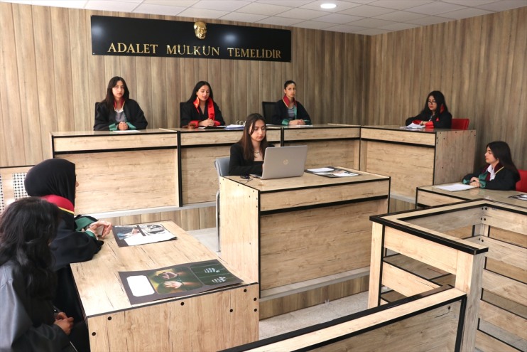 temsili gerçeği mahkeme öğrencileri adalet deneyimi ile kazanıyor aratmayan Lise 5