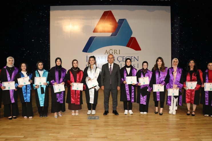 Mezuniyet başarılı sporcular yaşandığı ödüllendirildi AİÇÜ