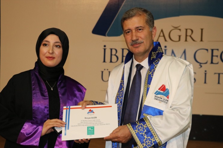 sporcular ödüllendirildi coşkusunun AİÇÜ