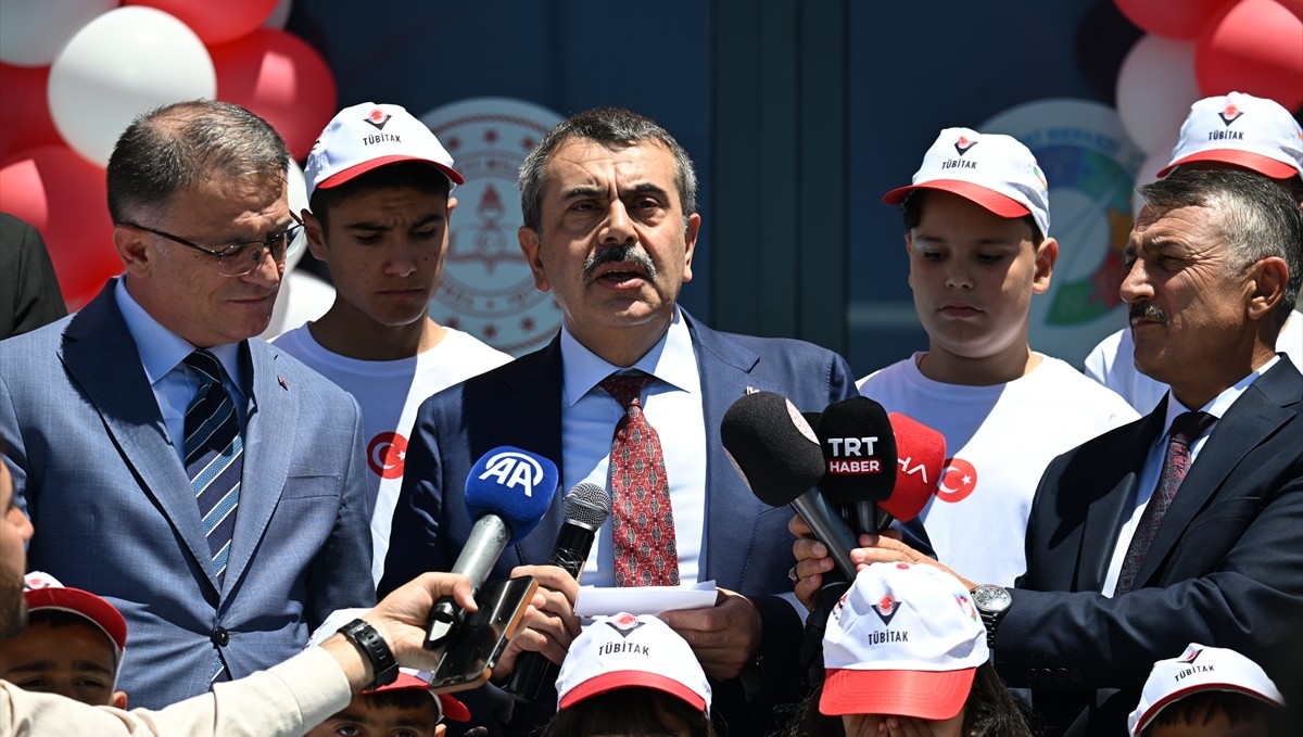 Milli Eğitim Bakanı Tekin, Van'da Bilim Sanat Merkezi'nin açılışında konuştu: