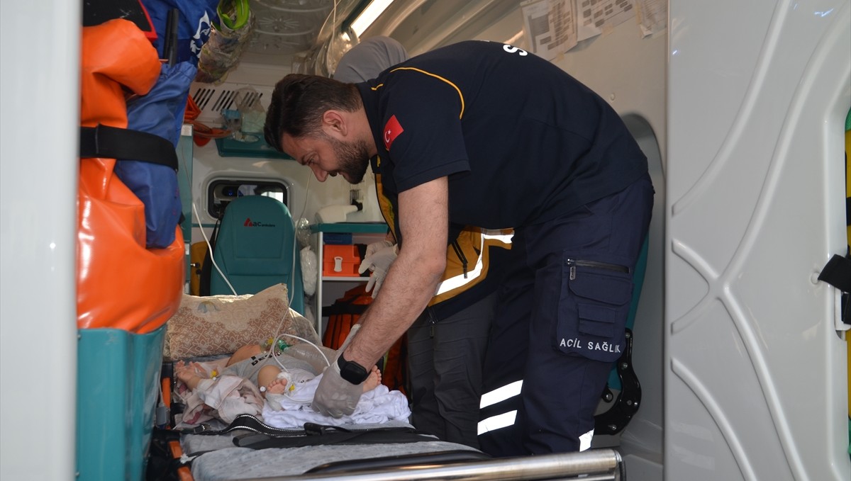 Muş'ta 7 aylık bebek ambulans uçakla Ankara'ya sevk edildi