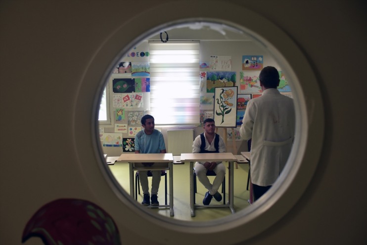 öğrencilerden dokunuş Özel renkli okullarına 4