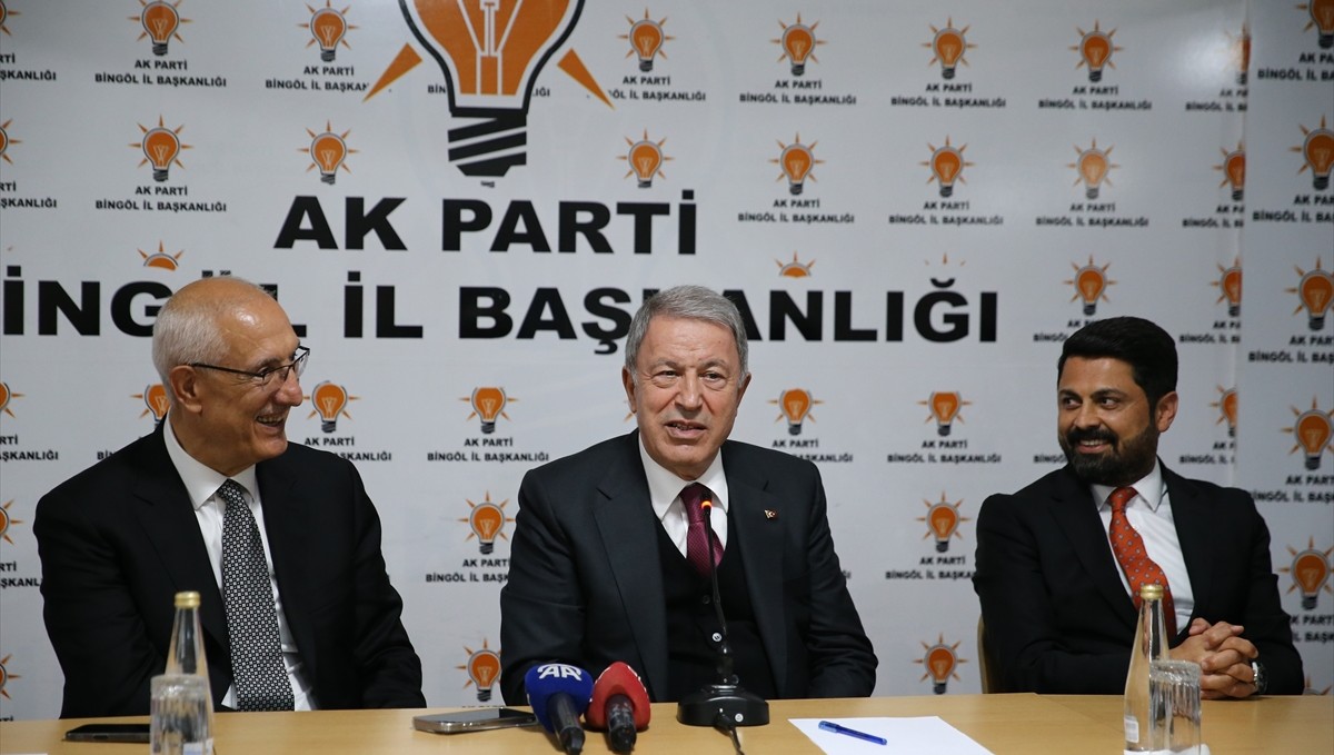 TBMM Milli Savunma Komisyonu Başkanı Akar, Bingöl'de ziyaretlerde bulundu: