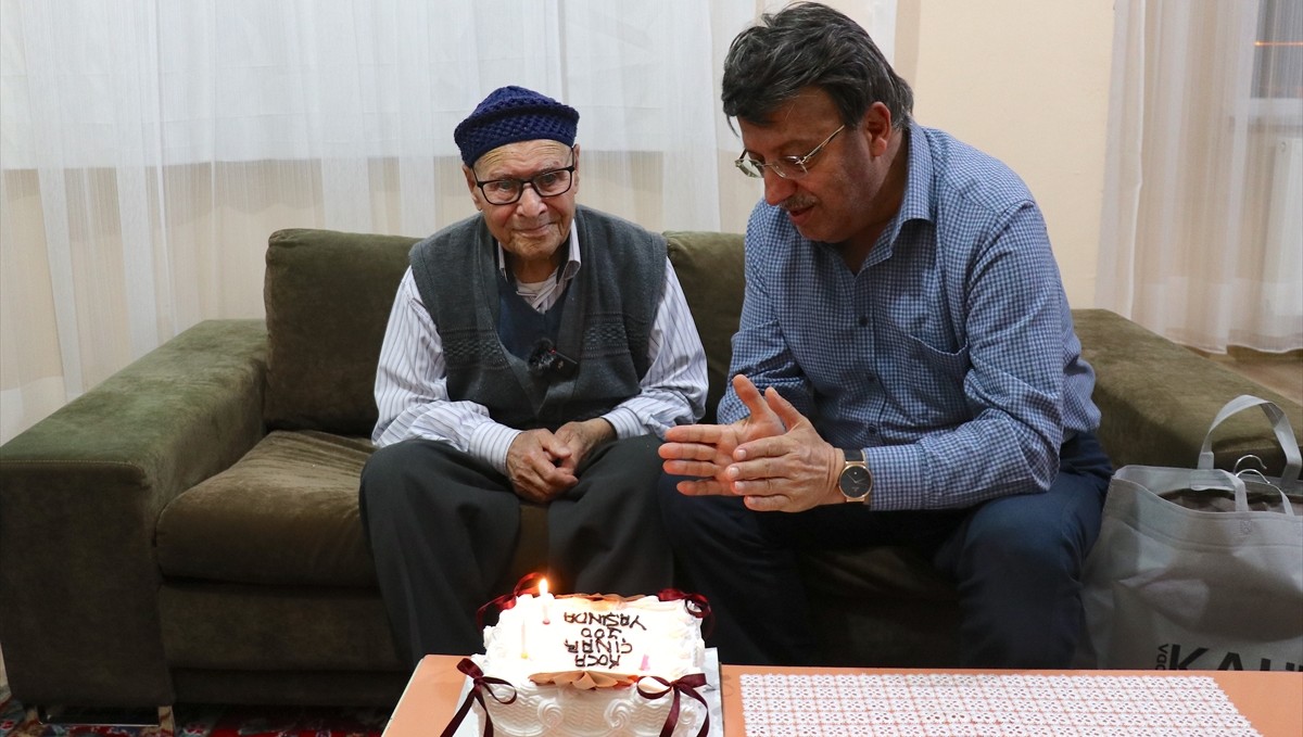 Van'da 100 yaşına giren Önay, ilk kez doğum gününü kutladı