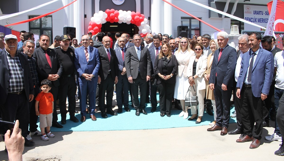 Van'da yapımı tamamlanan 4 gençlik merkezi hizmete açıldı