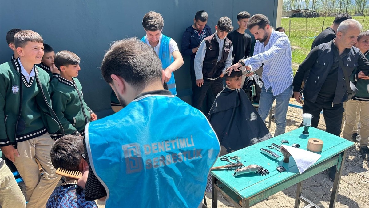 Yüksekova'da köy okulundaki çocuklara yönelik etkinlik düzenlendi