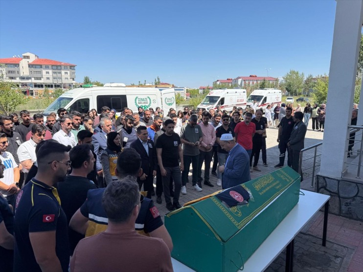 Ağrı'da acil tıp teknisyeni trafik kazasında hayatını kaybetti