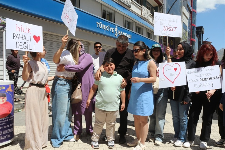 Ağrı'da DMD hastası çocuğun tedavisine destek amacıyla kermes düzenlendi