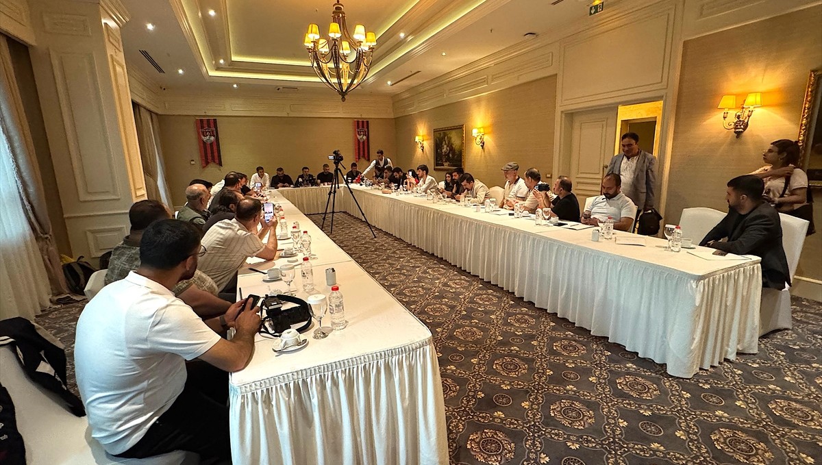 Artı Değer Vanspor FK Başkanı Temel, basın mensuplarıyla bir araya geldi