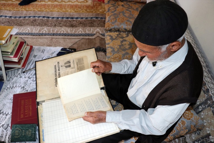 60 dede, yazma Ağrılı yıldır yazıp Askerde şiir öğrenen Ali tutuyor okuma günlük 5