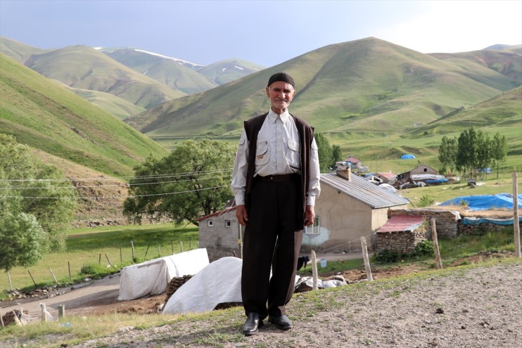 Ağrılı okuma yazma Ali dede, 60 yıldır tutuyor günlük Askerde öğrenen yazıp şiir 7