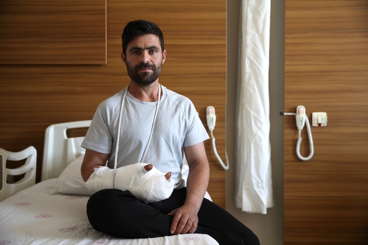 parçalarla Av eli, almasıyla alınan vücudundan ateş birleştirildi parçalanan tüfeğinin 6