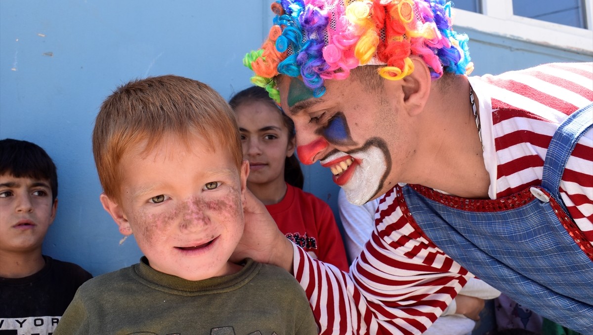 Bitlis'in 49 köyünde 1352 öğrenci tiyatroyla buluştu