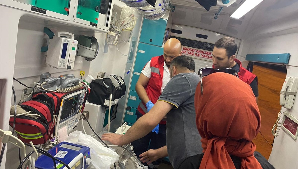 Bitlis'te hasta bebek ambulans uçakla Ankara'ya sevk edildi