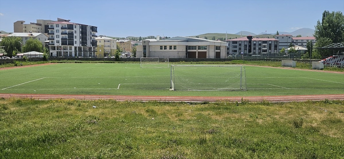 Bulanık'ta ilçe stadı yenilenecek