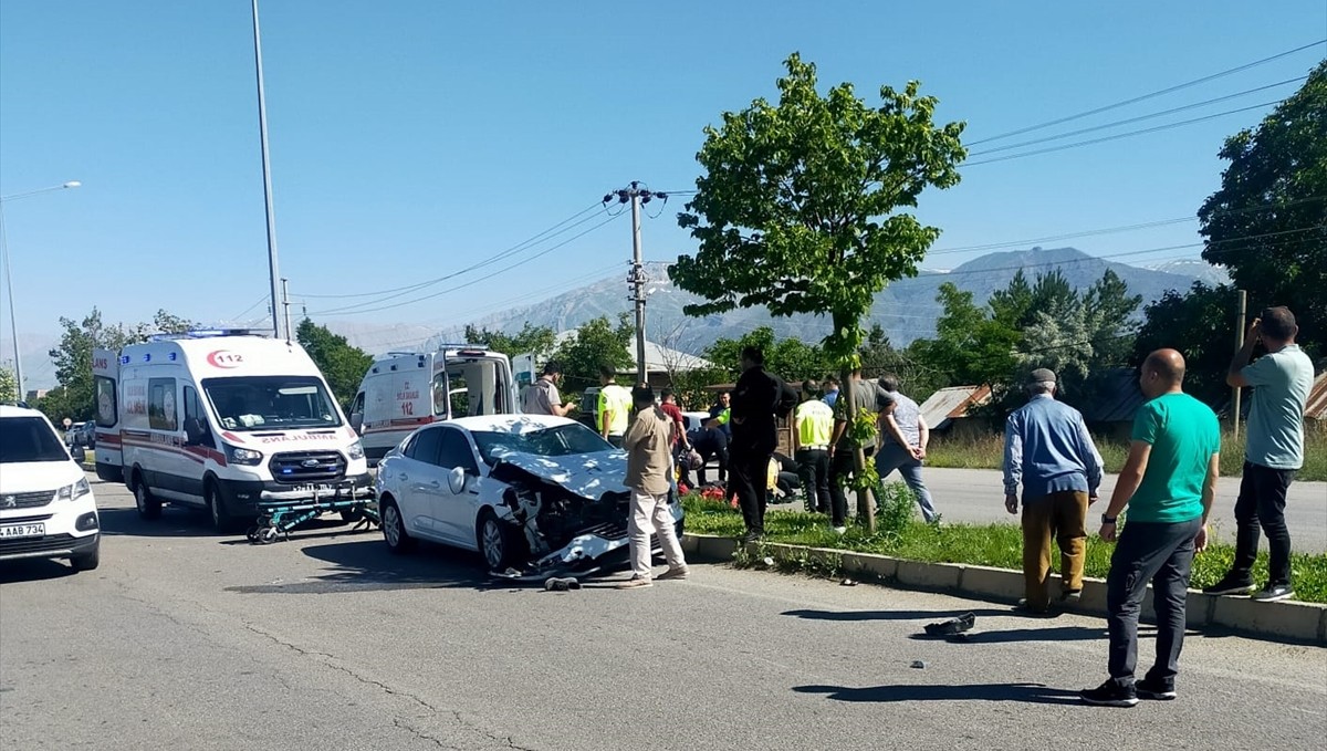 Erzincan'da otomobil ile çarpışan motosikletin sürücüsü öldü