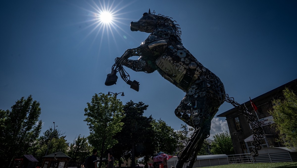 Erzurum'da belediye atölyelerinin atıklarıyla İklim ve Sıfır Atık Kafe kuruldu