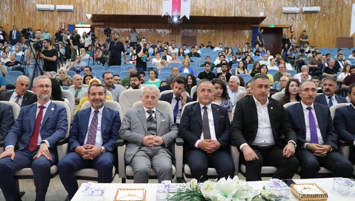 Fırat Üniversitesince Kırım Tatarlarının Milli Lideri Kırımoğlu'na fahri doktora ünvanı verildi