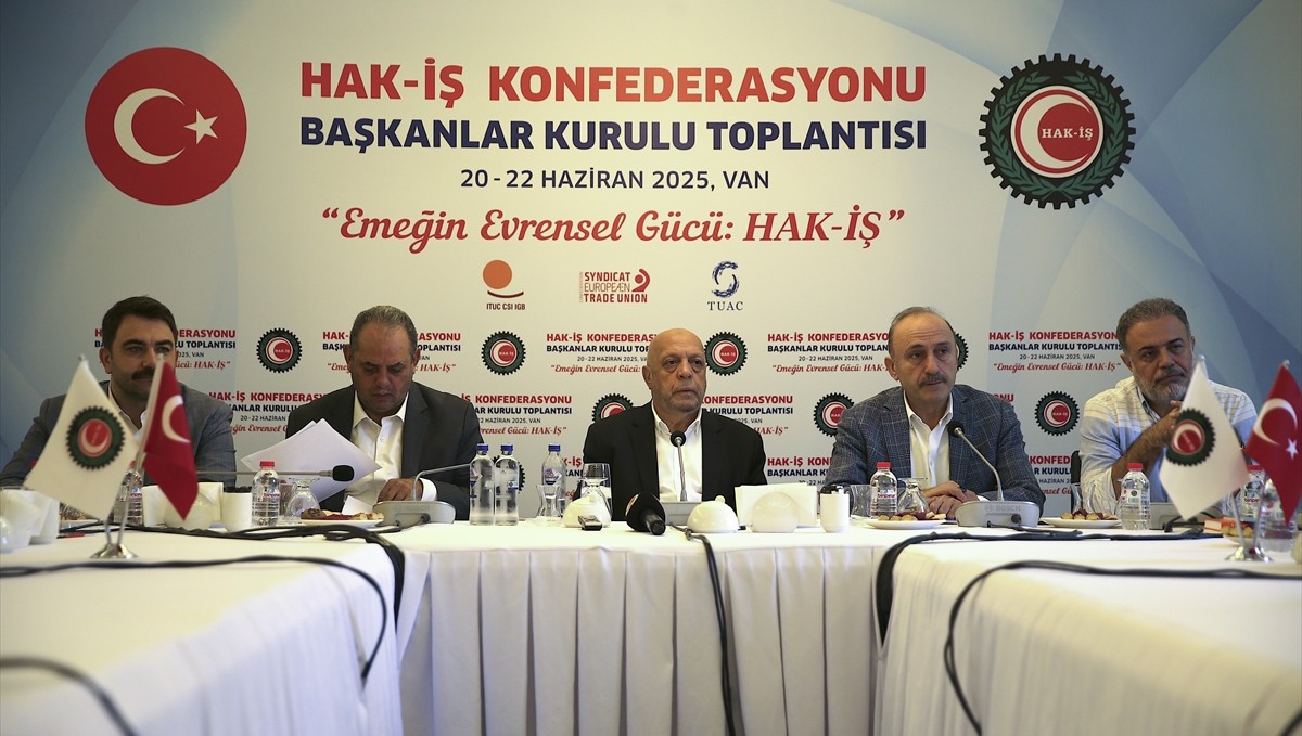 HAK-İŞ Genel Başkanı Arslan, Van'da yapılan Başkanlar Kurulu Toplantısı'nda konuştu: