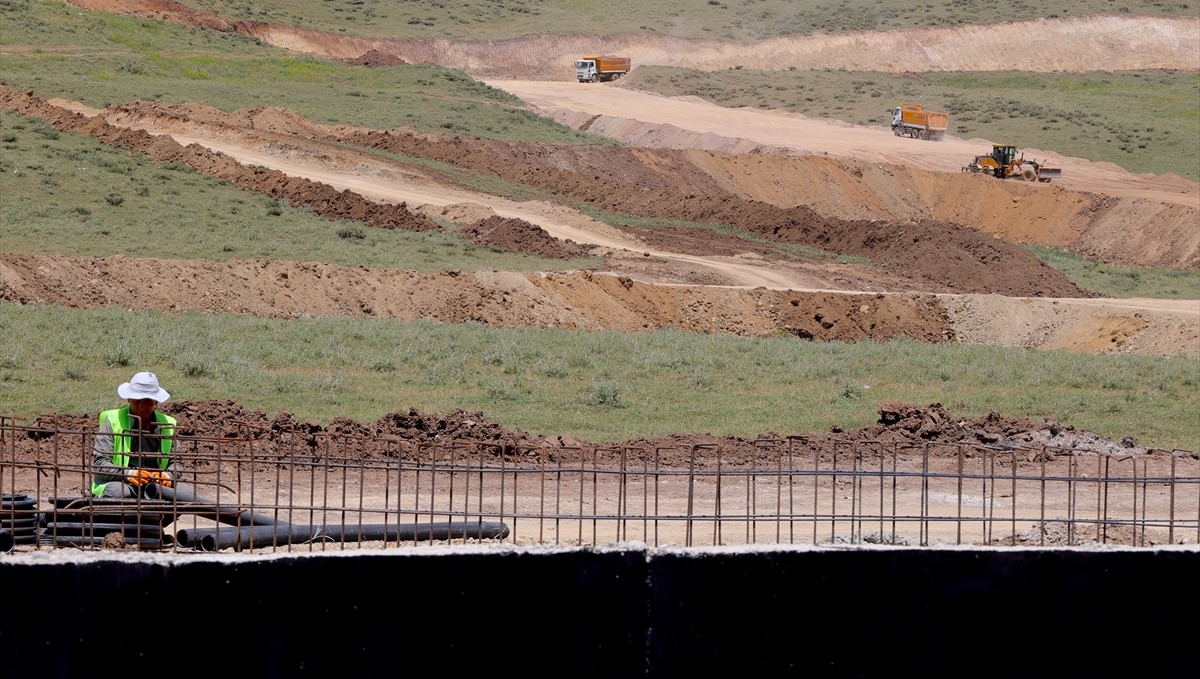 Hakkari'de sağlanan huzur ortamı ekonomik yatırımlarla pekiştirilecek