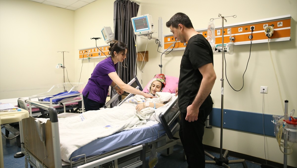 Hamileyken karaciğer nakli yapıldı, hem sağlığına hem bebeğine kavuştu