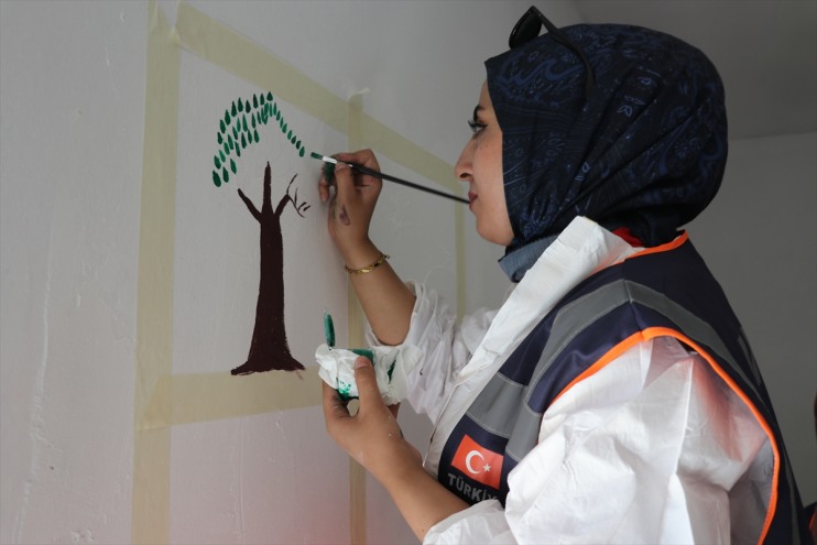 bu boya Hayat eller fırçasıyla köy kez okulunu yeniledi kurtaran 12
