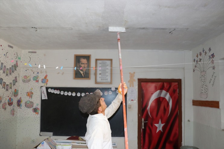 bu yeniledi fırçasıyla Hayat kez okulunu kurtaran eller boya köy 7