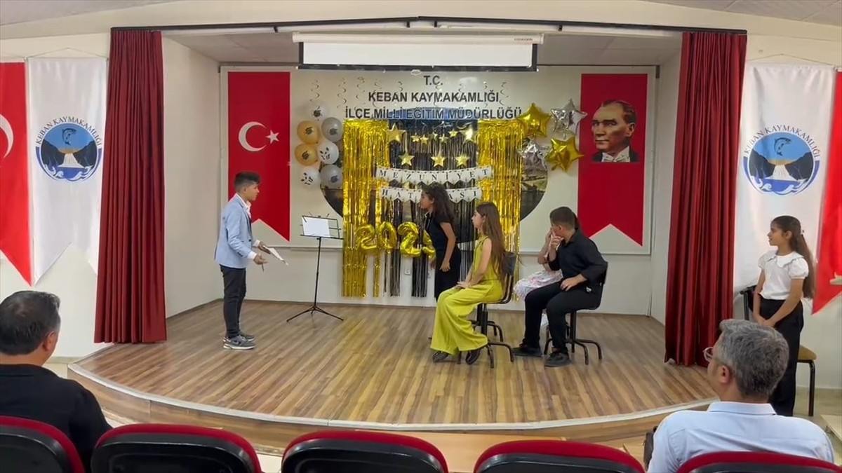 Keban'da ilkokul öğrencilerine mezuniyet töreni