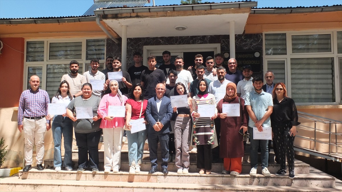 Keban'da öğrencilere "İş Kulübü Faaliyetleri Eğitimi" verildi