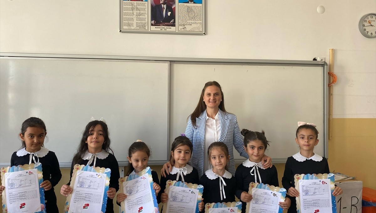 Malatya'da 5 bin 400 öğrenci karnesini Filistin'li kardeşleriyle paylaştı