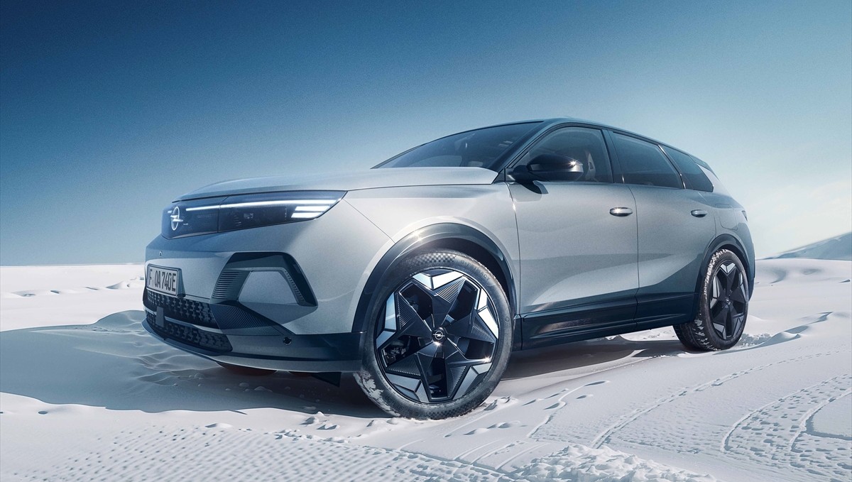 Opel'den geniş hacimli elektrikli modelleriyle aile dostu çözümler