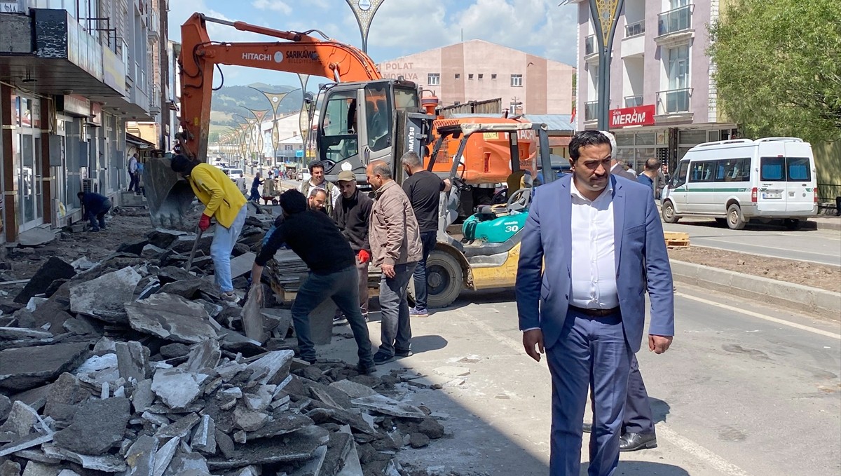 Sarıkamış ilçesinde kaldırımlar yenileniyor
