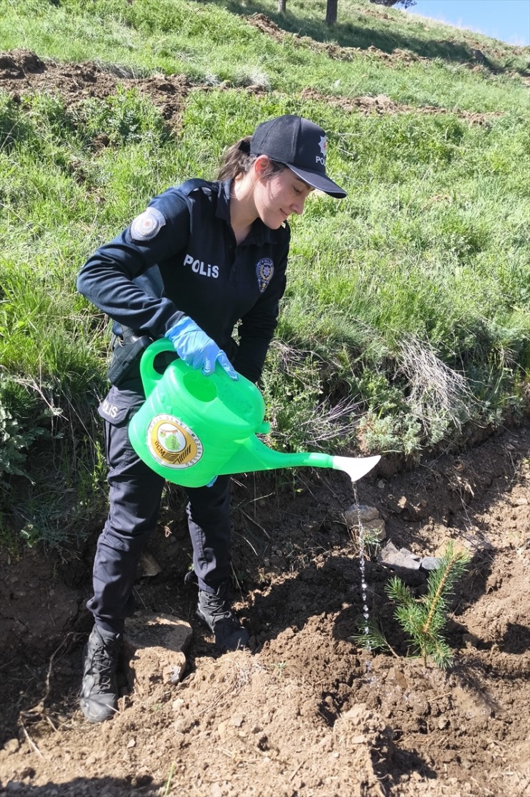 annesinin getirdi yerine Şehit ormanı oğlunun polisler oluşturulması adına hatıra vasiyetini 8