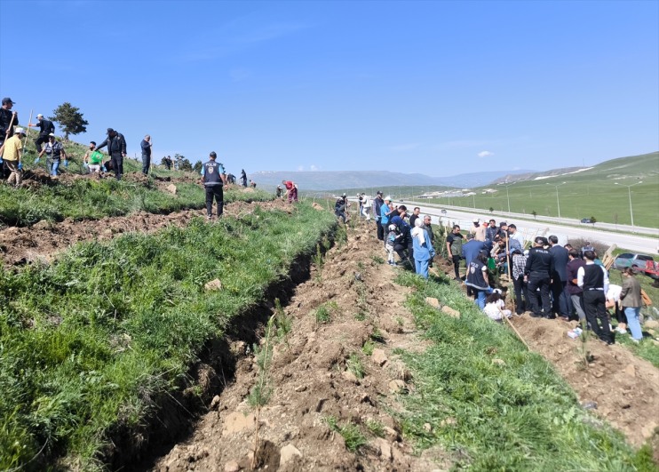 oluşturulması getirdi oğlunun annesinin yerine polisler adına vasiyetini ormanı Şehit hatıra 9