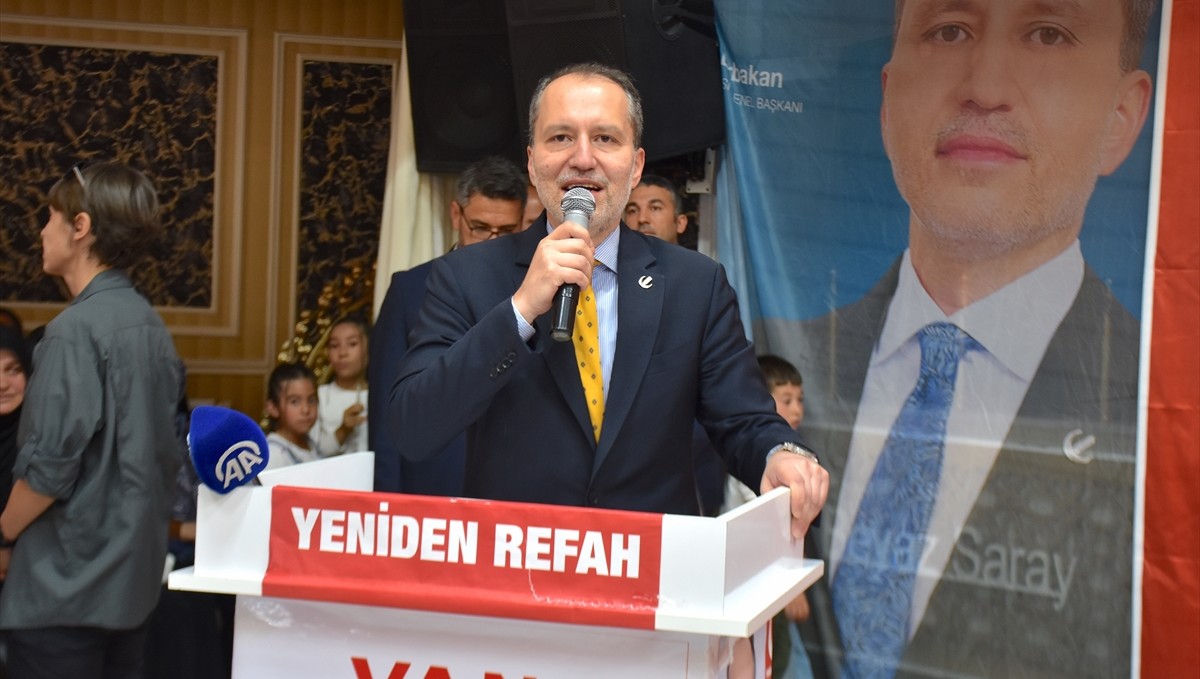 Yeniden Refah Partisi Genel Başkanı Erbakan, partisinin Van kongresinde konuştu: