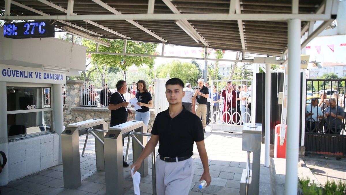 Gaziantep ve çevre illerde YKS'nin ikinci oturumu AYT başladı