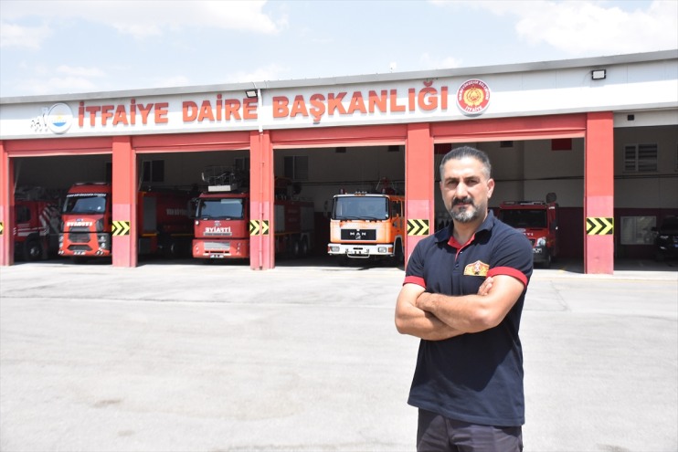 dağcı Ağrı kıyafetiyle zirvesinden Dağı