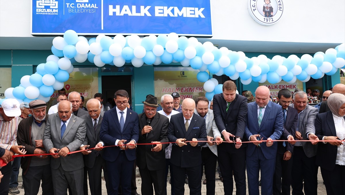 Ardahan'ın Damal ilçesinde Erzurum Büyükşehir Belediyesince halk ekmek fırını açıldı