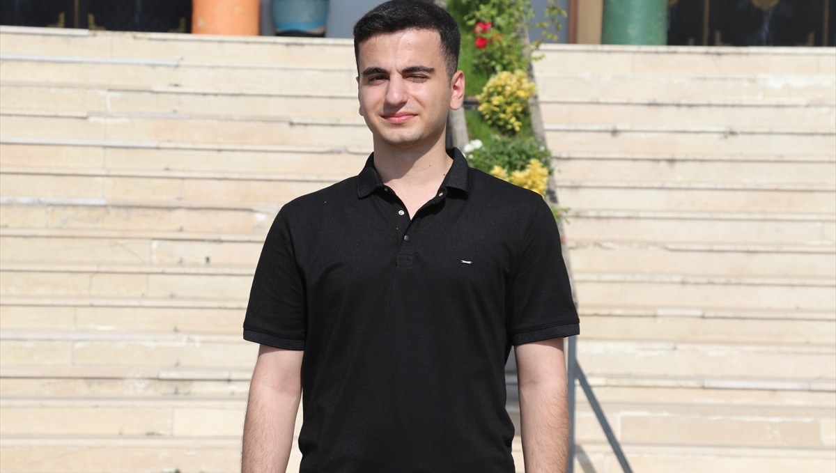 AYT sayısal alanda tam puan alan Ağrılı Onur, başarısını düzenli çalışmaya borçlu