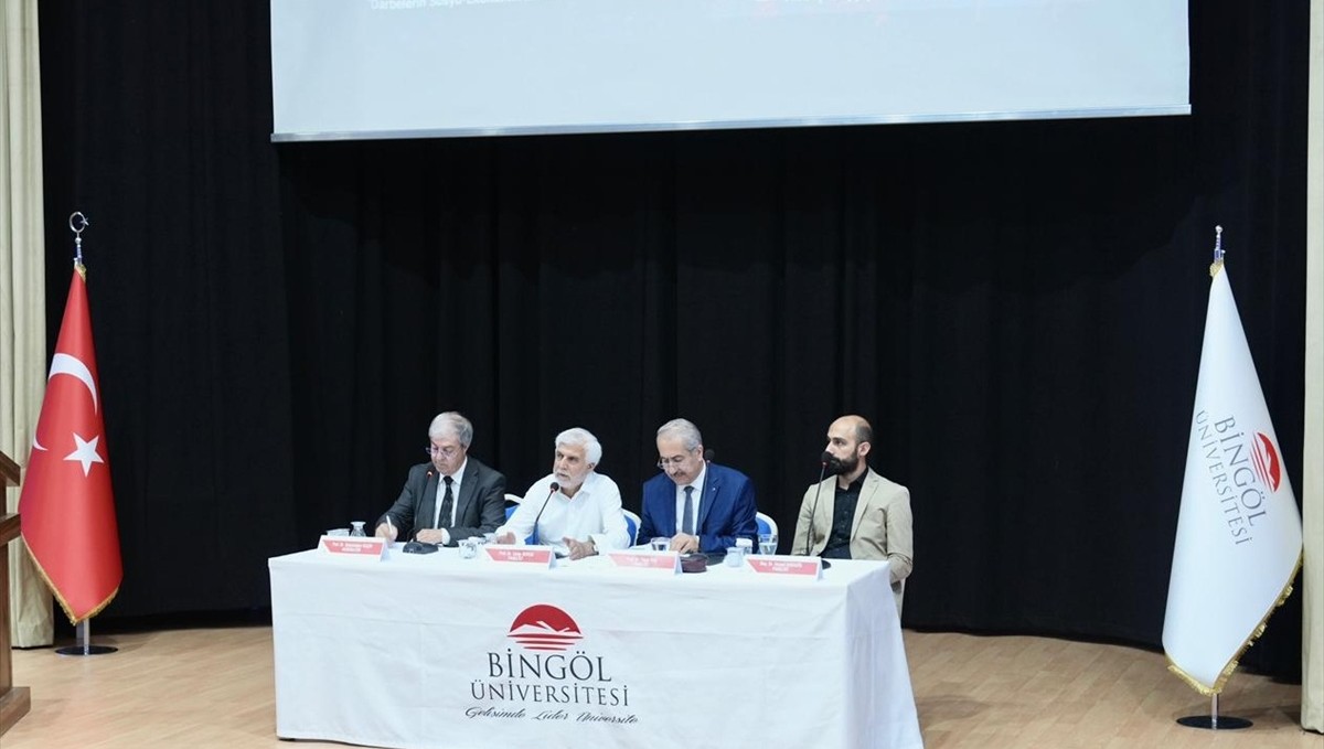 Bingöl'de 15 Temmuz Demokrasi ve Milli Birlik Günü etkinlikleri kapsamında panel düzenlendi