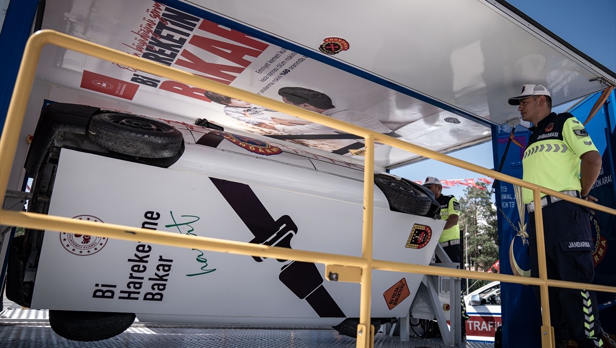 Erzurumlular emniyet kemerinin hayat kurtardığını simülasyon aracında deneyimledi