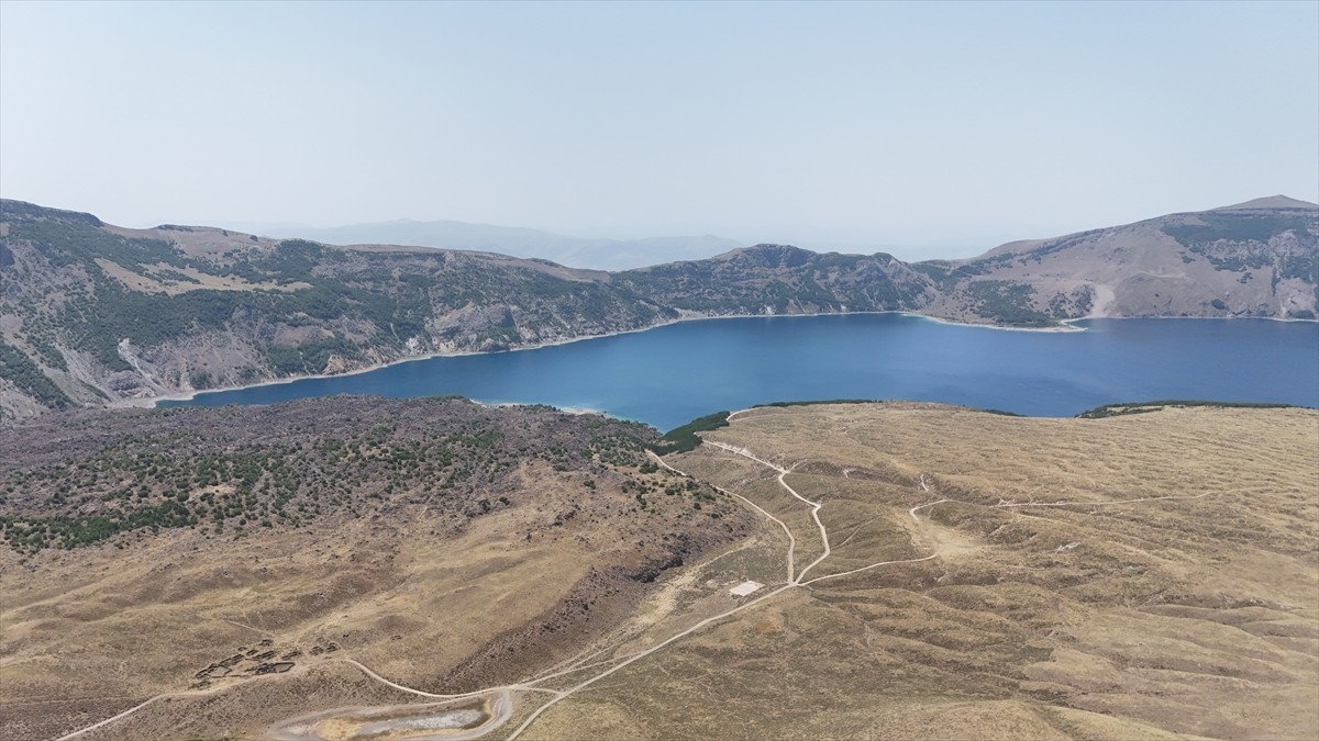 Farklı illerden Bitlis'e gelen gazeteciler, Nemrut Kalderası'nı gezdi